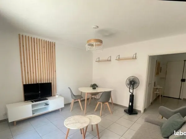 T2 centre Menton dispo de Novembre à février