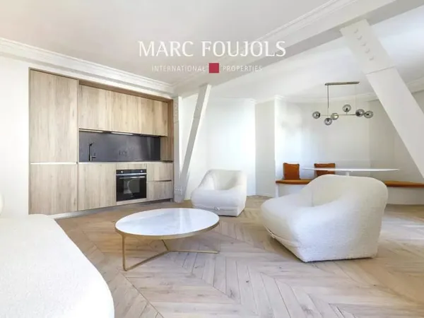 PARIS XVI - ÉTOILE - Élégant deux pièces de 62 m² entièrement rénové et meublé