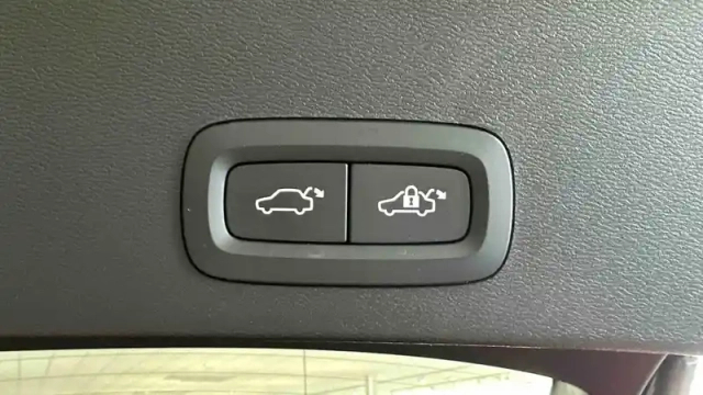 Volvo Xc40 t4 recharge 129+82 ch dct7 — photo 17