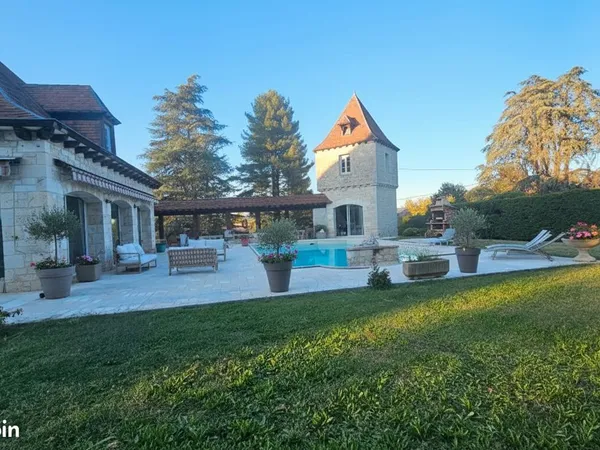 Maison 8 pièces 397 m²