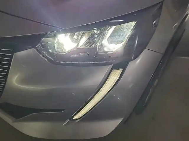 Peugeot 208 electrique 50 kwh 136ch — photo 39