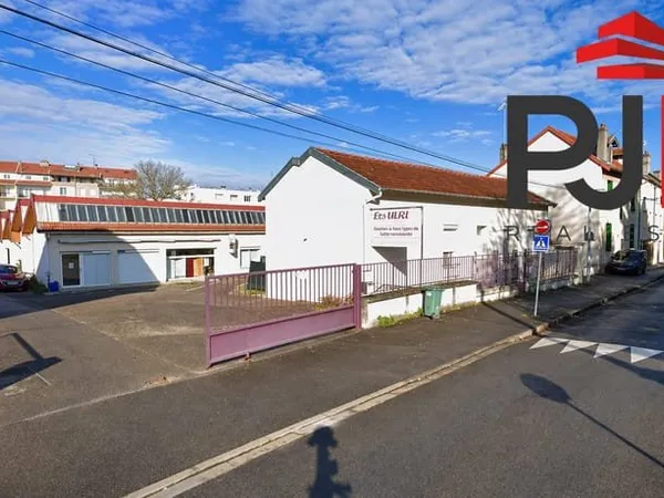 Immeuble industriel 677 m²