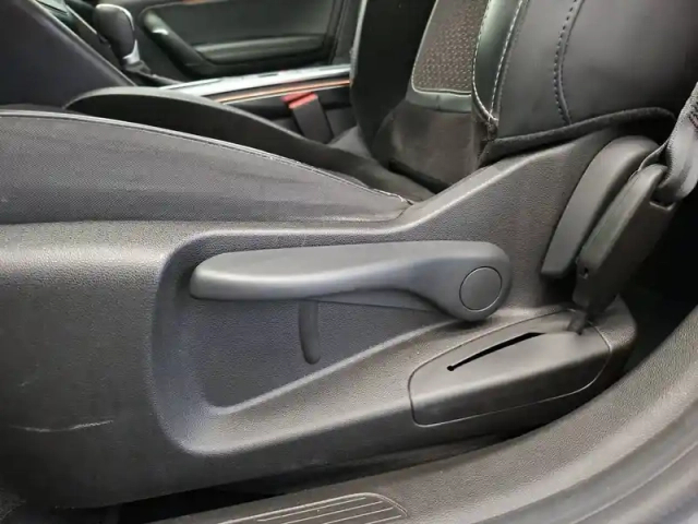 Renault Megane mégane iv berline blue dci 115 edc — photo 24