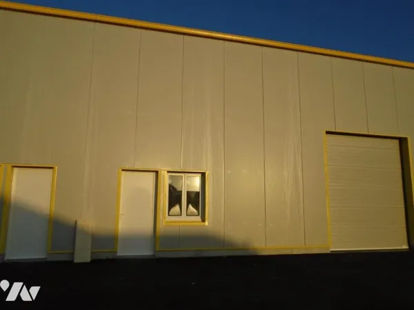 Local d'activités 150 m²