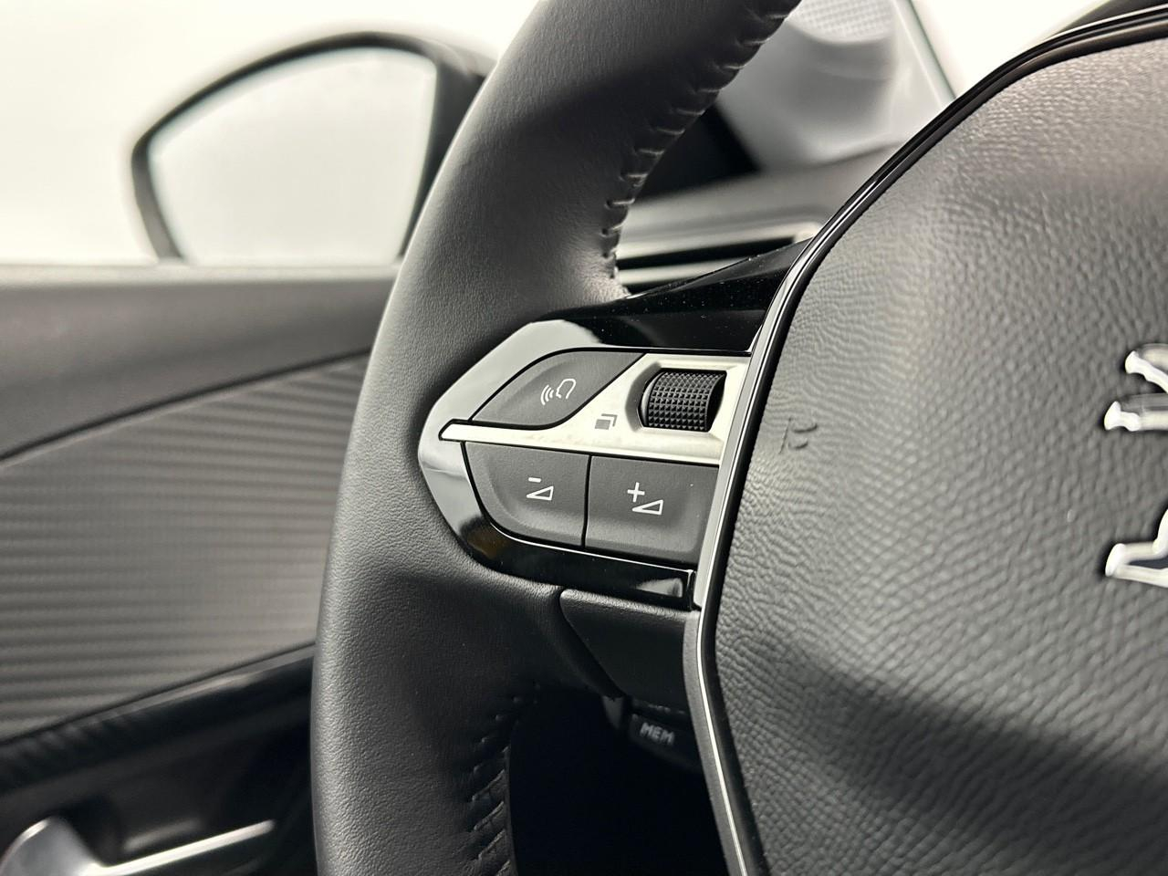 Peugeot 208 electrique 50 kwh 136ch like — photo 17