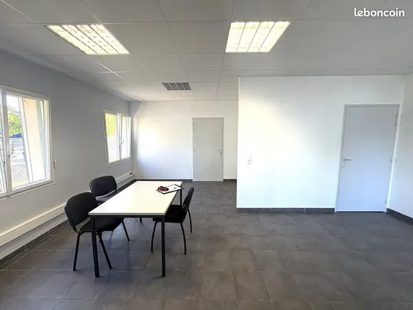 Bureaux 61 m² PIERRELATTE