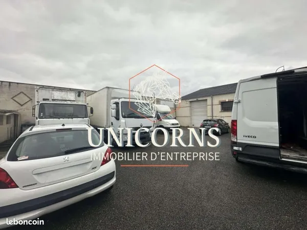 Local industriel 330 m²