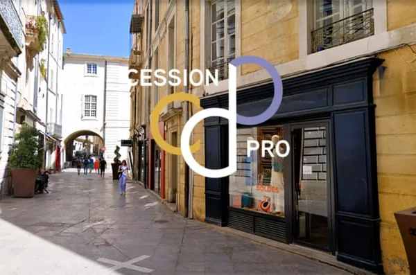 LOCAL COMMERCIAL DE 70 M² À LOUER AU COEUR DE L'ÉCUSSON NÎMOIS - TRES BELLE VISIBILITE.