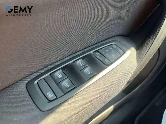 Renault Megane iv berline blue dci 115 edc — photo 17