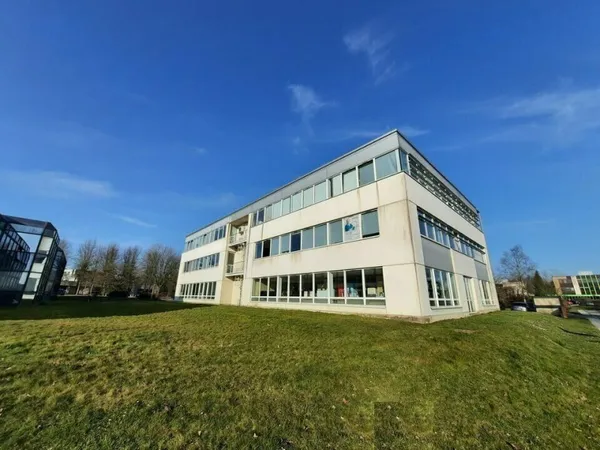 Local professionnel 118 m²