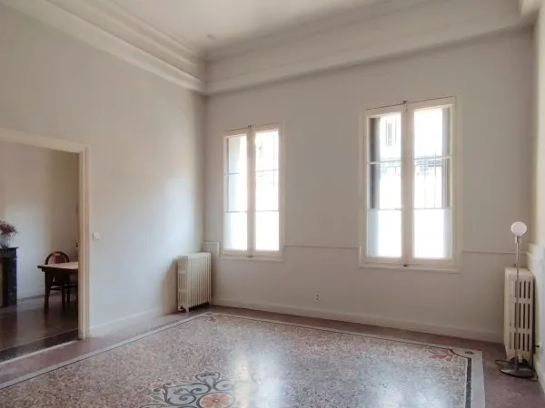 Bureau double privatif 45 m² + espace commun 29 m² - Nîmes Préfecture