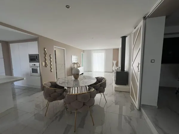 Beau plain-pied rénové de 140 m².