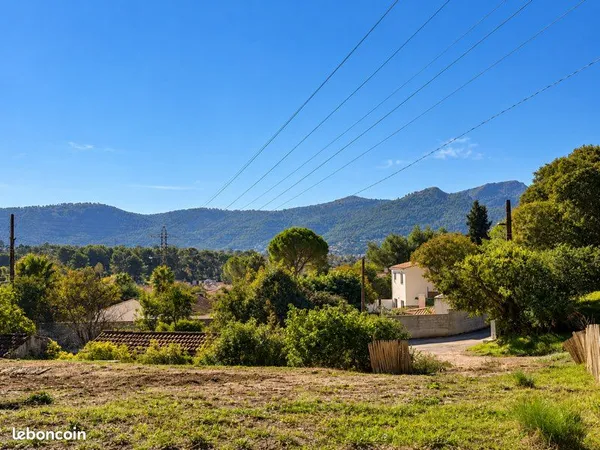 TERRAIN À BÂTIR DE 722 M² - MARSEILLE 11e - PROJET DE VILLA DE 150 M² AVEC PISCINE