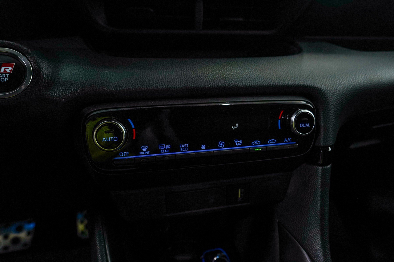 Toyota Yaris 4 — photo 24