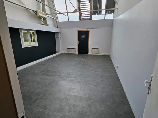 Local bureaux ou activité