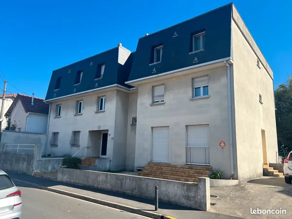 3 pièces belle superficie dans petit immeuble