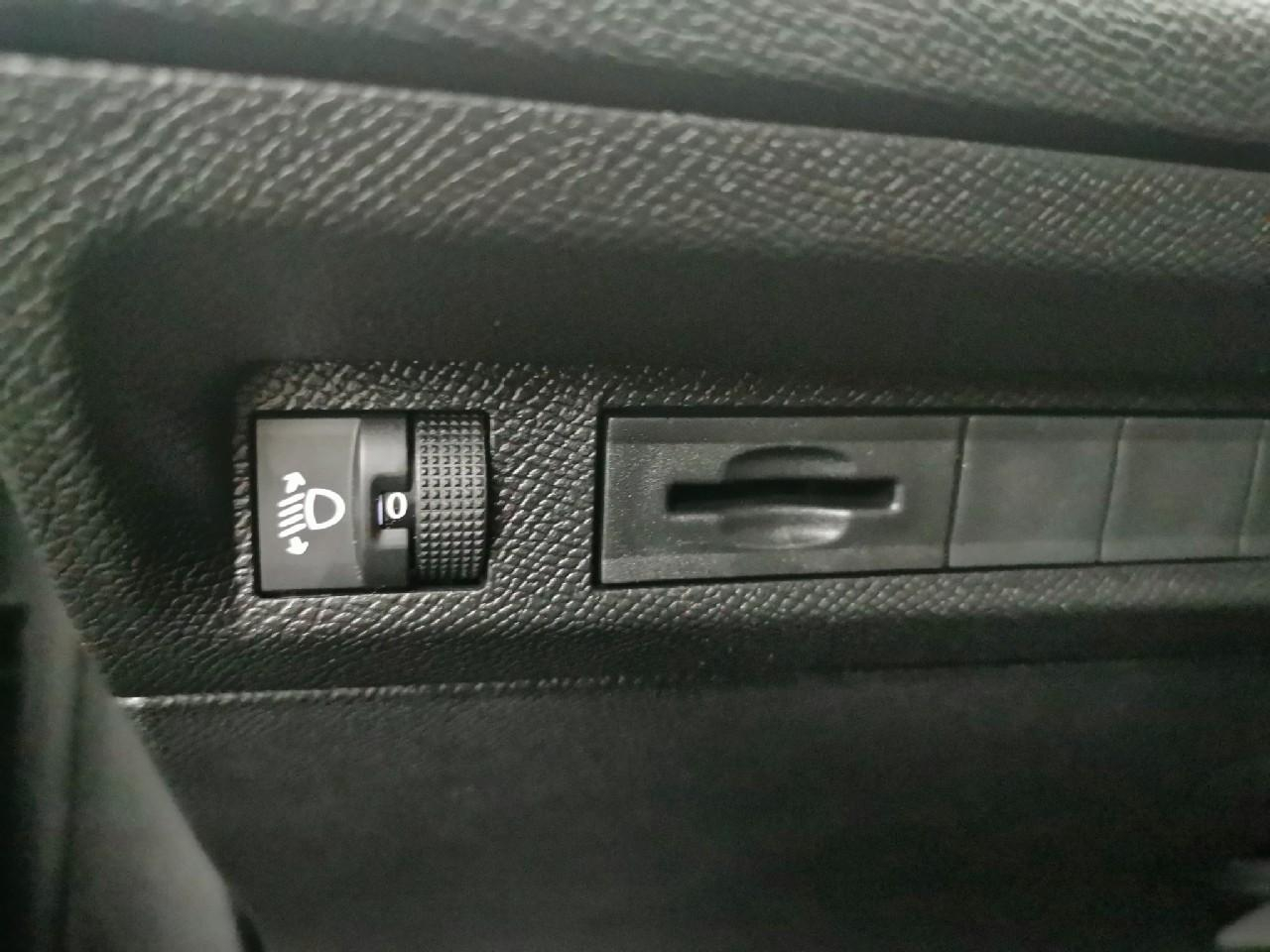 Peugeot 308 sw hybrid 145 e-dcs6 style — photo 27