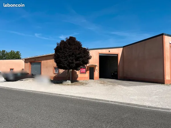A louer local 250 m2 pechbonnieu