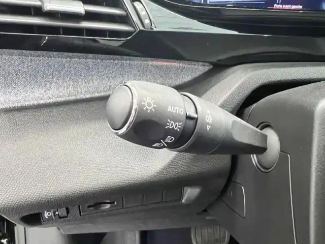 Peugeot 308 1.2 puretech 130ch s&amp;s allure pack eat8 — photo 8