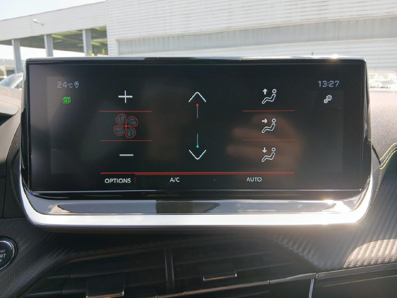 Peugeot 2008 puretech 155 s&s eat8 gt pack — photo 16