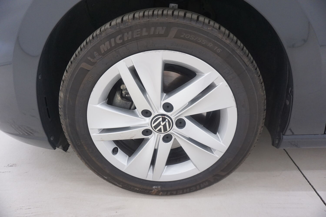Volkswagen Golf 8 — photo 15