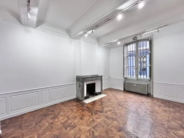 Aix en Provence, Prêcheurs, Local professionnel de 70m2 en R