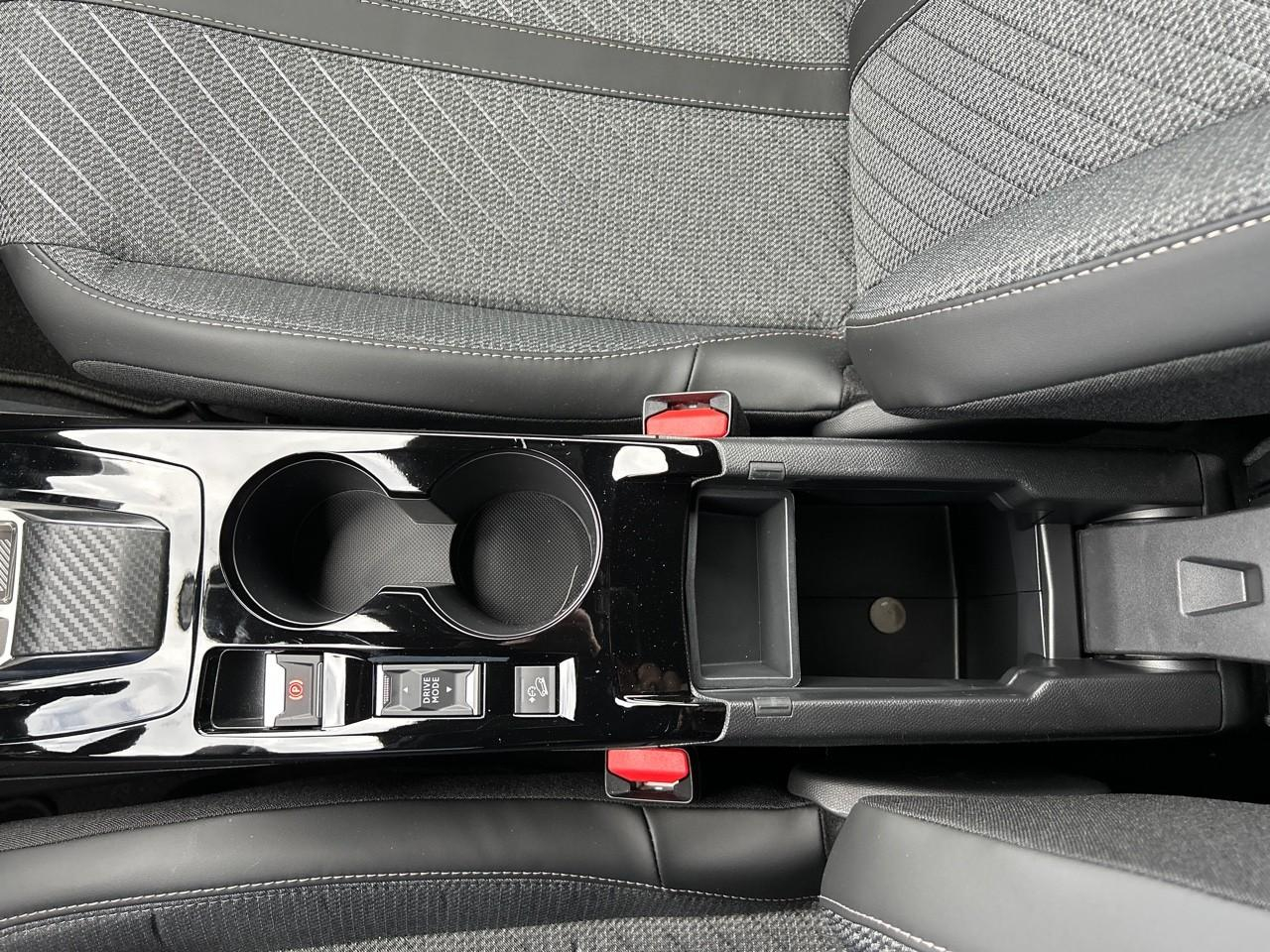 Peugeot 2008 1.2 hybrid 145ch allure e-dcs6 — photo 18