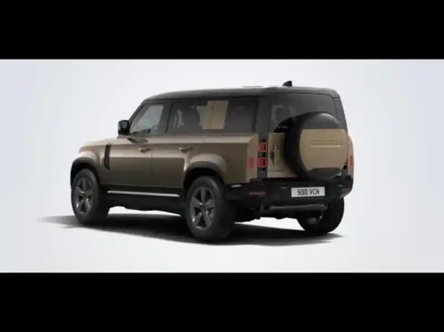 Land Rover Defender 110 2.0 p300e phev x-dynamic se — photo 3