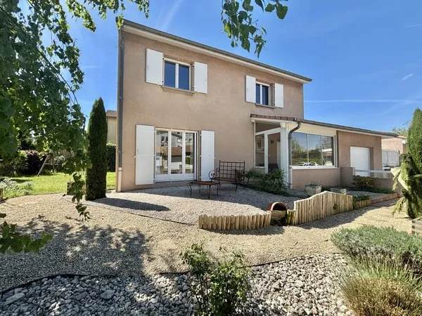 PORTES LES VALENCE MAISON 6 PIECES DE 136 M2 AVEC JARDIN E