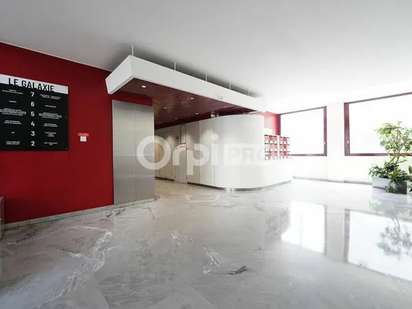 Bureau 64 m²