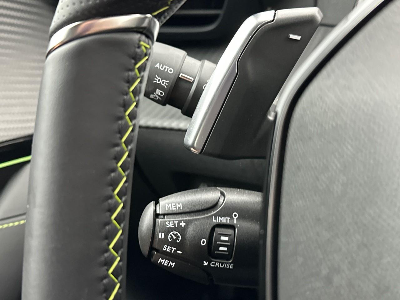 Peugeot 208 puretech 100 s&s eat8 gt — photo 17