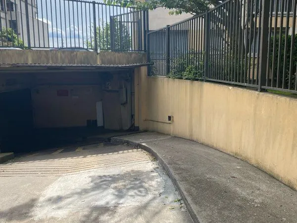 à louer parking securise saint-denis