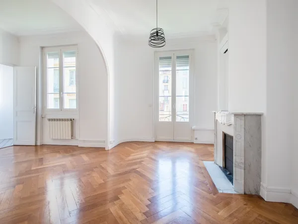 NICE MUSICIENS - APPARTEMENT 2 PIECES DE 64M2 A VENDRE - BEL IMMEUBLE ART DÉCO - VUE DÉGAGÉE - PROCH