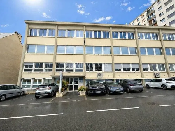 Bureau 1 pièce 141 m²