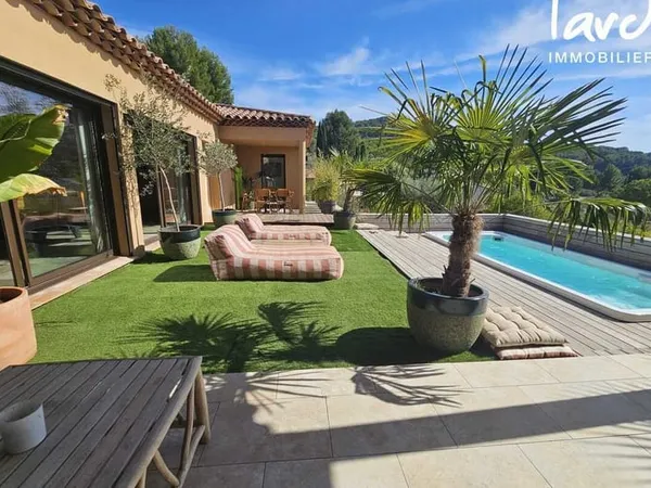 LE CASTELLET - CONTEMPORAINE - 288 M² - VUE DÉGAGÉE