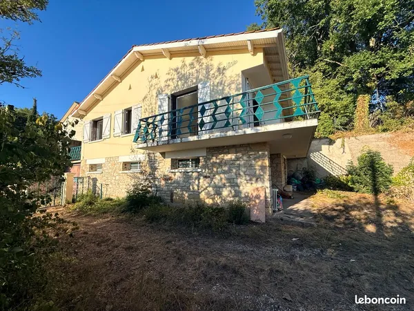 Puy l'évêque centre villa t4 avec jardin garage et vue degagee