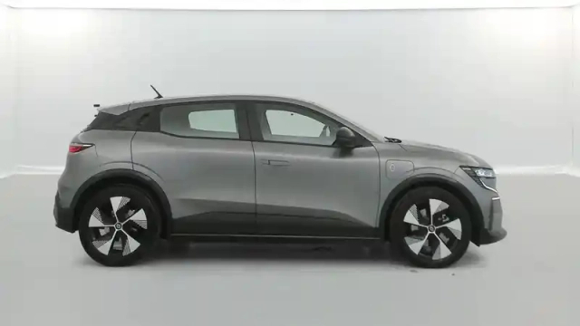 Renault Megane e-tech ev40 130ch standard charge — photo 32