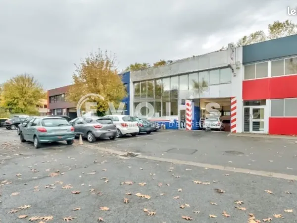 Local d'activité 892 m²