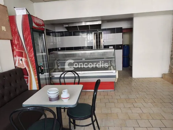 Local 64 m²