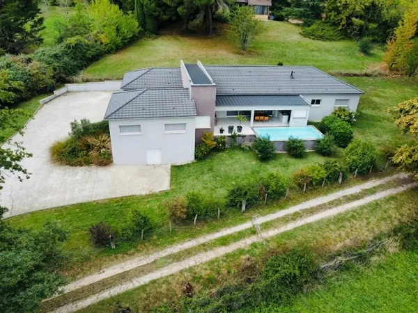 Vends maison récente - 206 m² - 5 pièces, 3 chambres - Martel 46600
