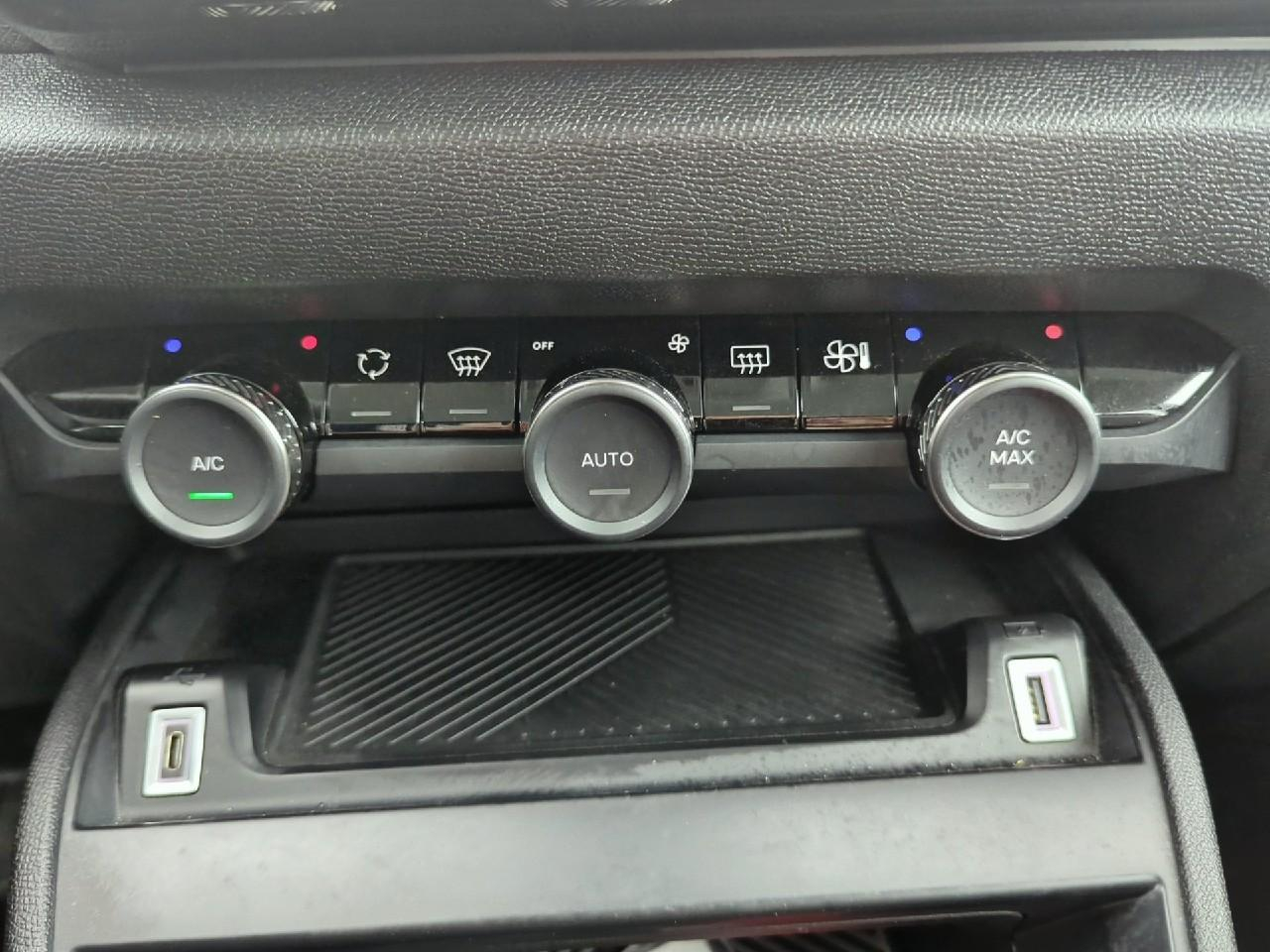Citroën C4 puretech 130 eat8 plus — photo 22