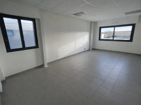 LOCAL D'ACTIVITE A VENDRE BEAUCOUZE