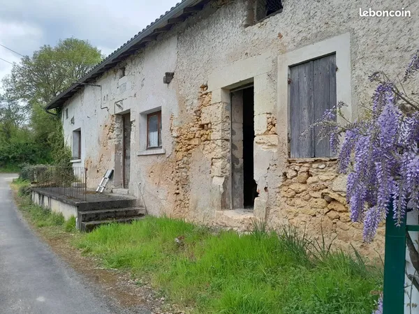 MAISON ANCIENNE à rénover avec potentiel intéressant 35000 euros A SAISIR
