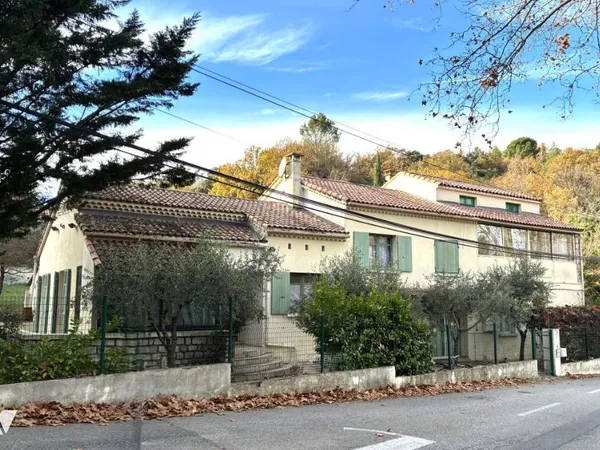 Maison 364 m²