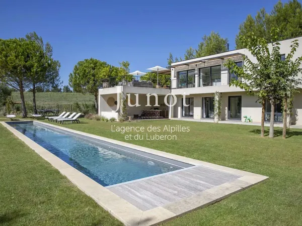 Villa 8 pièces 240 m²
