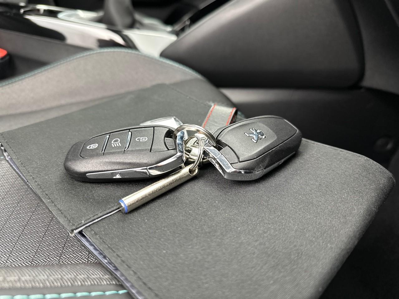 Peugeot 208 puretech 100 s&s bvm6 allure pack — photo 3