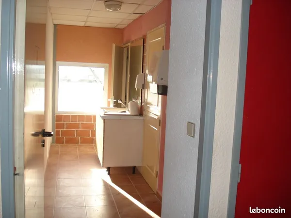 BUREAU LOCATION NIMES (ville active)