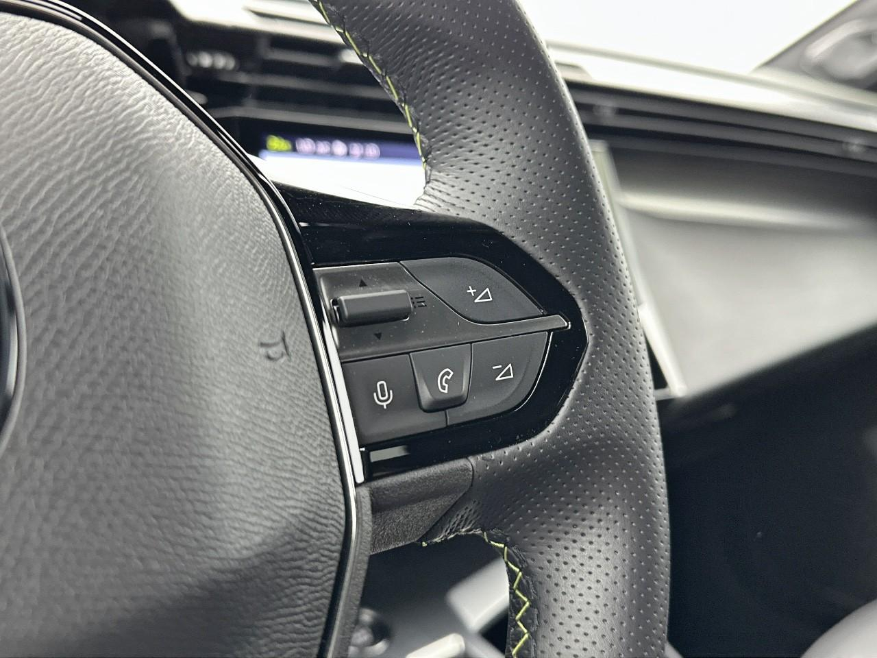 Peugeot 408 phev 180 e-eat8 gt — photo 19