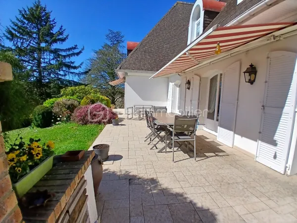 Maison 7 pièces 205 m²