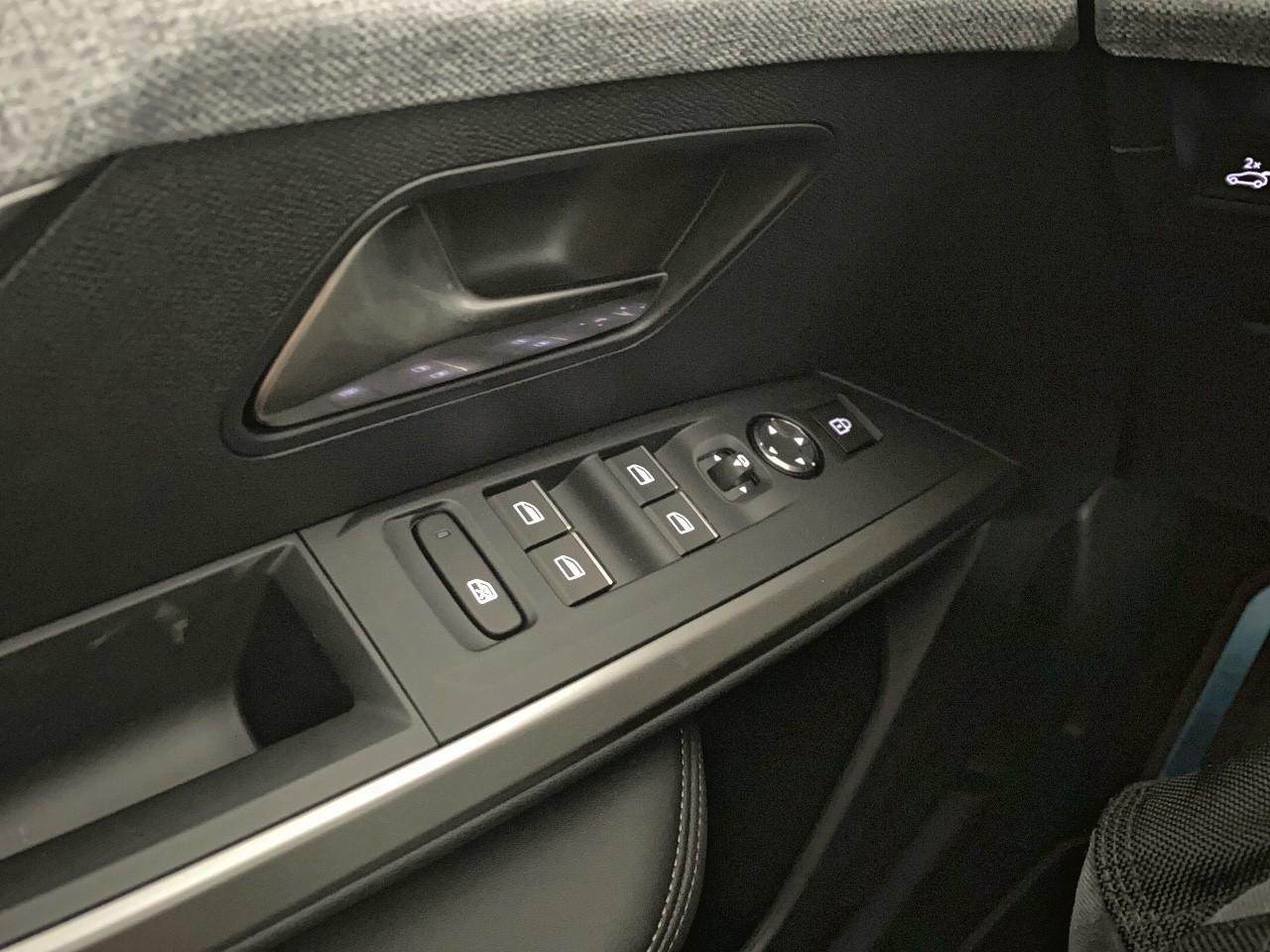 Peugeot 3008 hybrid 145 e-dcs6 gt — photo 20